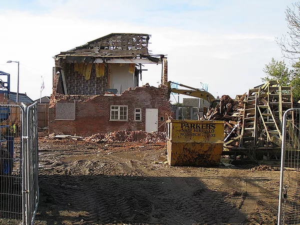 Elmside being demolished - 6 Nov 2009_jp